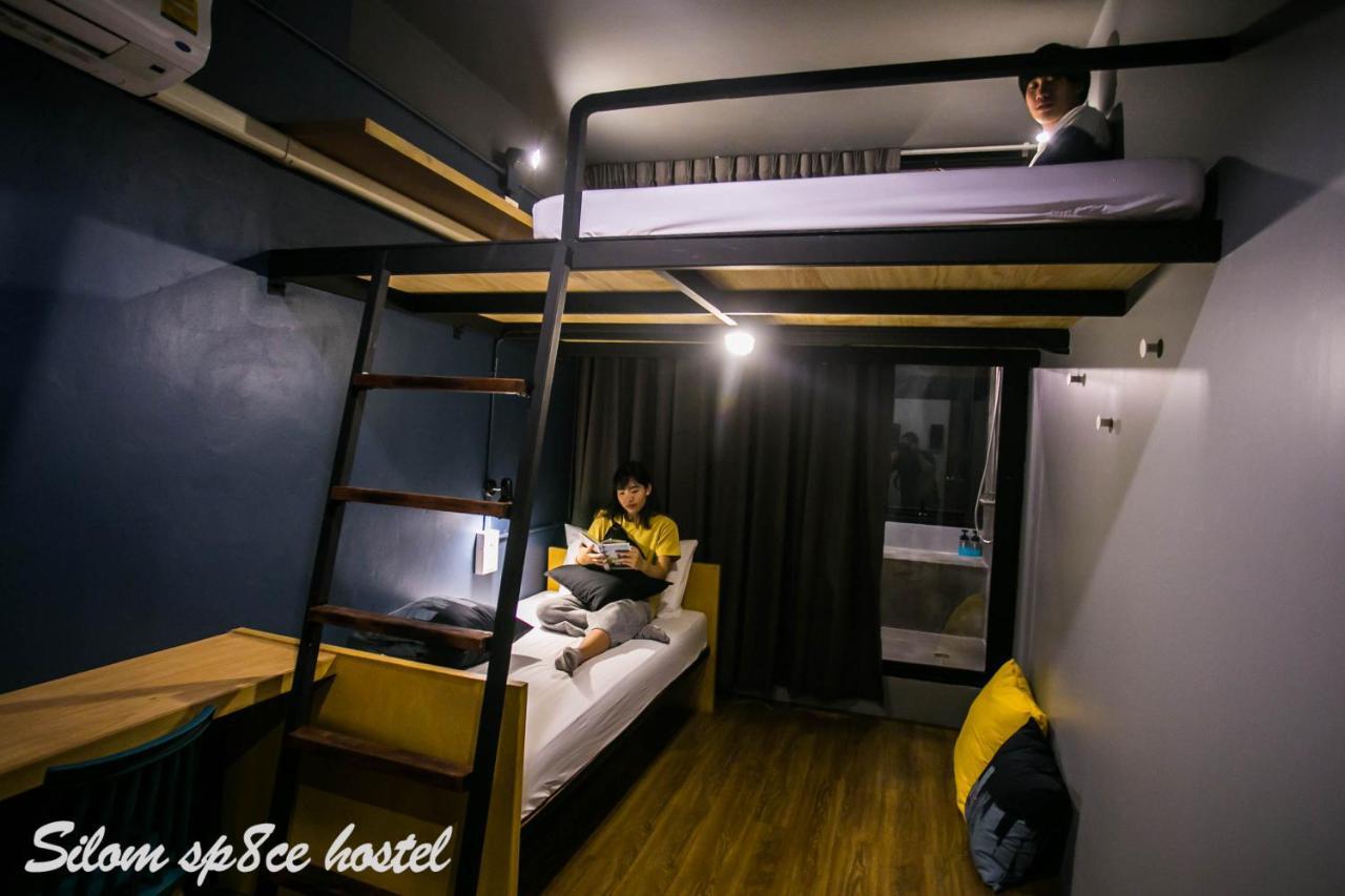 Silom Space Hostel Bangkok Exterior foto
