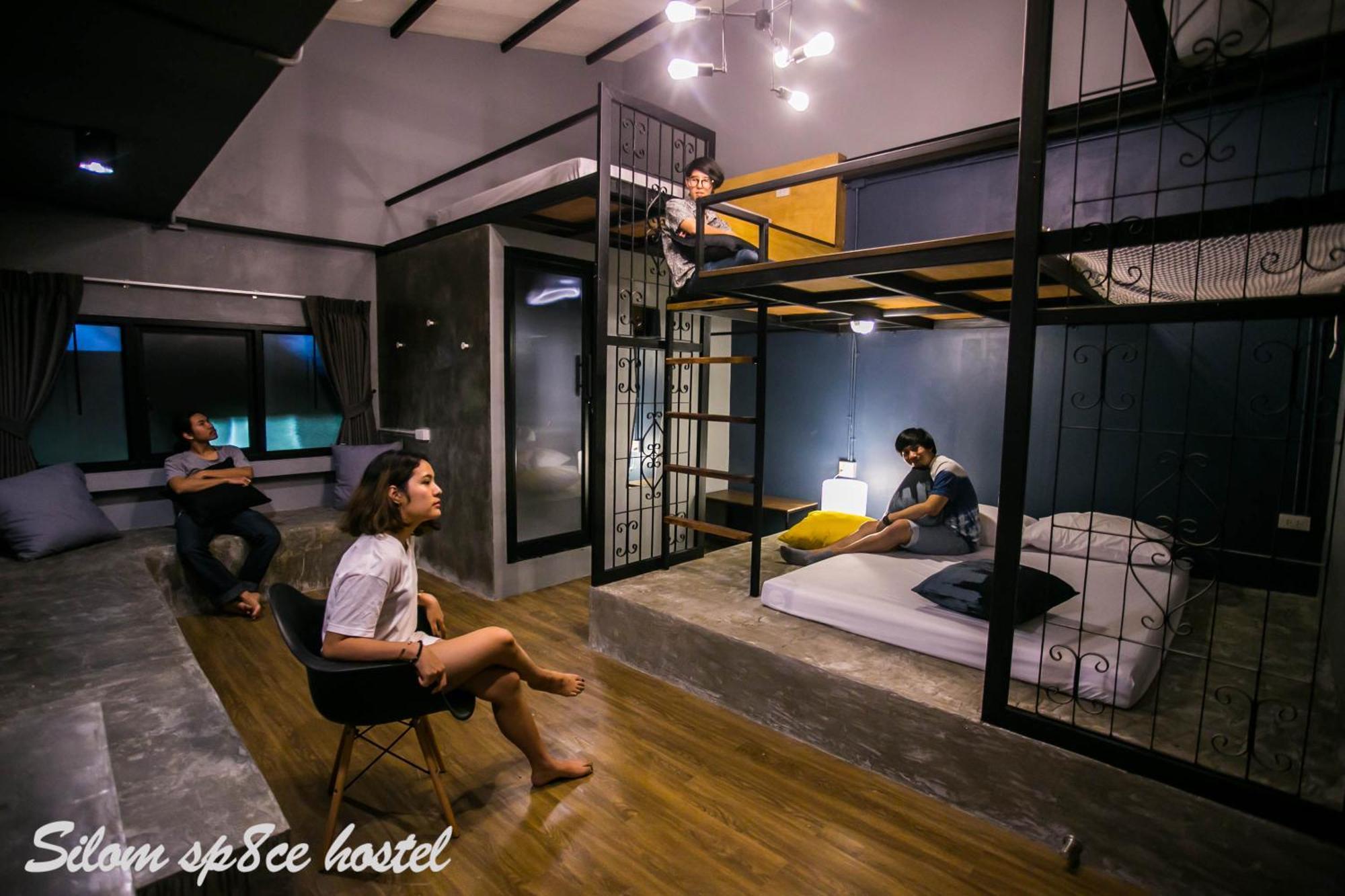 Silom Space Hostel Bangkok Exterior foto