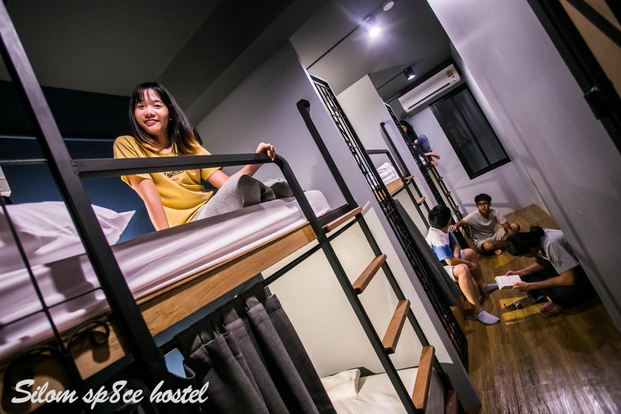 Silom Space Hostel Bangkok Exterior foto