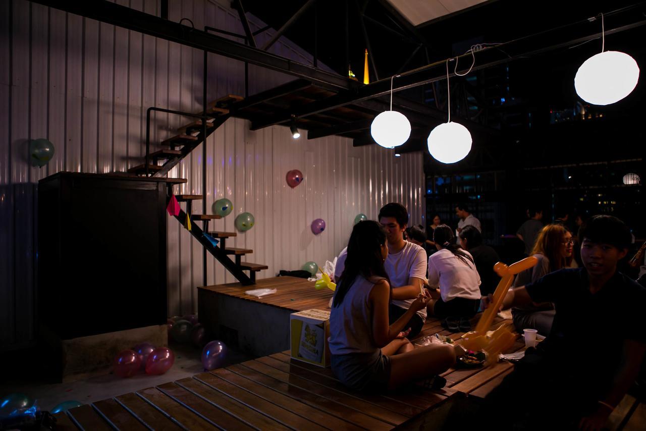 Silom Space Hostel Bangkok Exterior foto