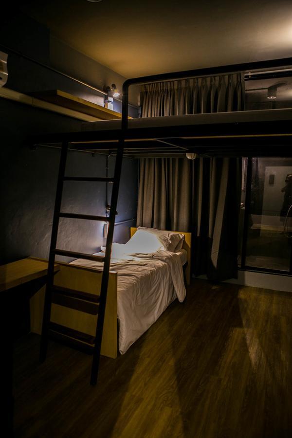 Silom Space Hostel Bangkok Exterior foto